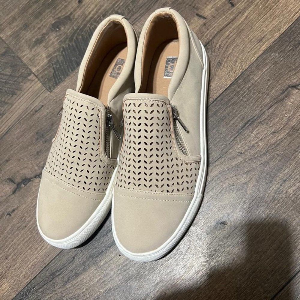 DV by Dolce Vita Cream Slip-On Sneakers
